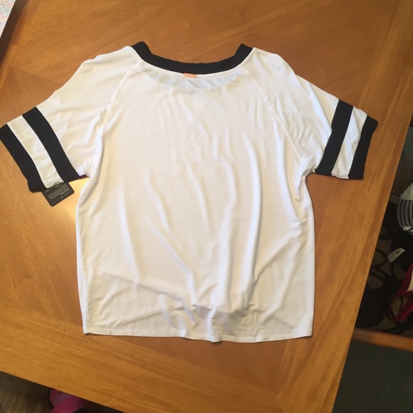 Body Glove Active Tie Front Tee - Picture 5 of 6